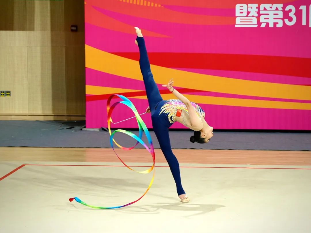 现代舞与体操结合表演，艺术运动新体验