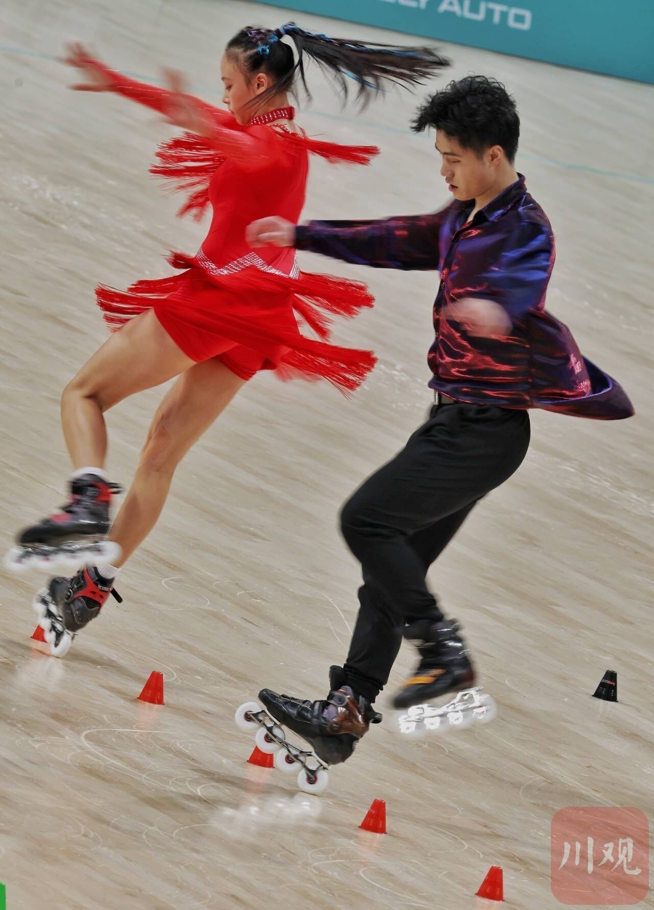 包含花式轮滑表演，青春活力无限展现的词条